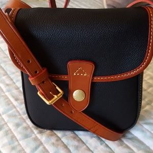 NWOT Dooney & Bourke small cross body purse